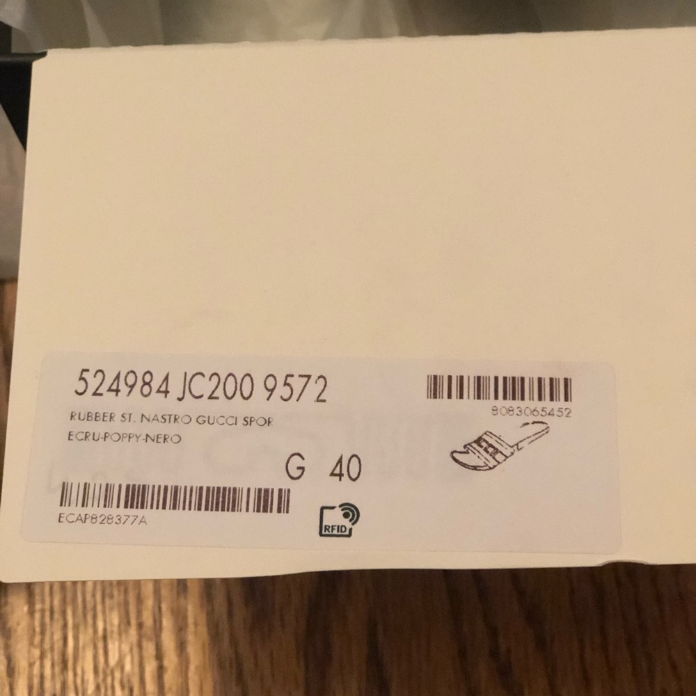 (NWT) women’s Gucci slides, size10 - Picture 3 of 9